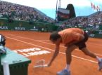 Medvedev menett&auml;&auml; malttinsa ja murskaa mailansa n&ouml;yryytt&auml;v&auml;ss&auml; 6-0, 6-0 -tappiossaan