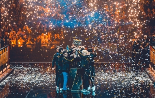 FunPlus Phoenix j&auml;tt&auml;&auml; LPL:n, Riot Games ostaa seuran pelipaikan takaisin