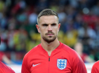 Englannin keskikentt&auml;pelaaja Jordan Henderson loukkasi ranteensa hypp&auml;&auml;m&auml;ll&auml; mainostaulun yli juhlatilanteessa