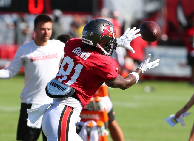 Entinen NFL-supertähti Antonio Brown luovutettiin Yhdysvaltoihin vastaamaan syytteeseen toisen asteen murhayrityksestä