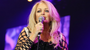 ”Holding Out For A Hero” ja ”Total Eclipse of the Heart” -kappaleiden laulaja Bonnie Tyler on kuollut 75-vuotiaana