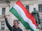 Orb&aacute;n syrj&auml;ytettiin 16 vuoden j&auml;lkeen, kun Unkari k&auml;&auml;ntyi EU-my&ouml;nteisen opposition puoleen