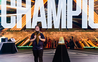 Esports World Cup 2026: Hyperspiritin RvPLegend nosta EA Sports in FC Pro World Championship -pokaalin