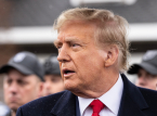 Presidentti Donald Trump vahvistaa vaihtaneensa lentokonetta Naton huippukokouksen j&auml;lkeen mahdollisen uhan vuoksi