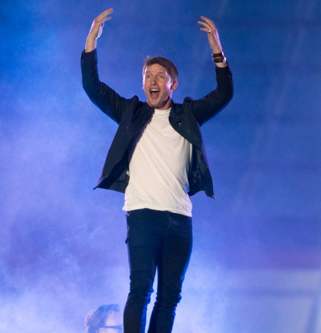 James Blunt muuttaa nimensä kansan ehdotuksen mukaiseksi, jos hänen uusi albuminsa singahtaa listojen kärkeen